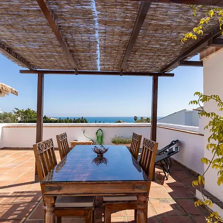 Authentic With Pool And Sea View