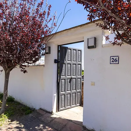 Authentic With Pool And Sea View Lejlighed