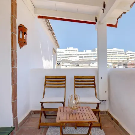 Authentic With Pool And Sea View Lejlighed