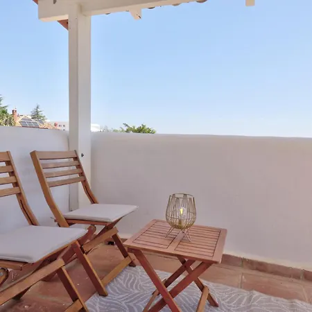 Authentic With Pool And Sea View Lejlighed